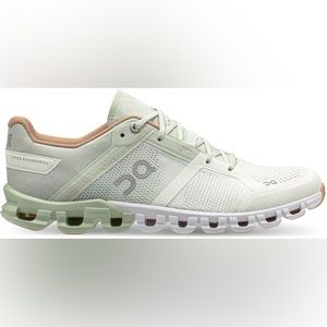 On Cloudflow Road Running Sneaker